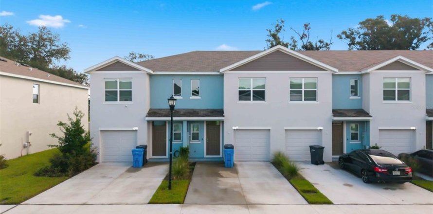 Townhouse in Tampa, Florida 3 bedrooms, 138.24 sq.m. № 2396320