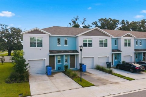 Townhouse in Tampa, Florida 3 bedrooms, 138.24 sq.m. № 2396320 - photo 3
