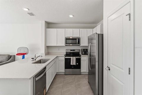 Townhouse in Tampa, Florida 3 bedrooms, 138.24 sq.m. № 2396320 - photo 6