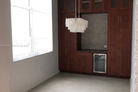 Condo in Miami, Florida, 1 bedroom  № 2386910 - photo 13