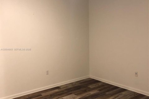 Condo in Miami, Florida, 1 bedroom  № 2386910 - photo 5