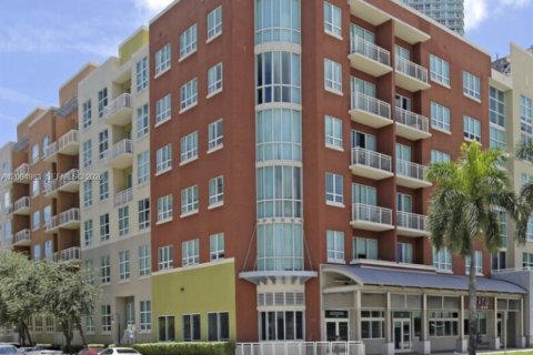 Condo in Miami, Florida, 1 bedroom  № 2386910 - photo 1