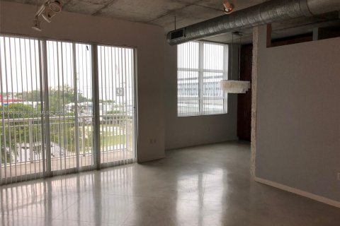 Condo in Miami, Florida, 1 bedroom  № 2386910 - photo 16