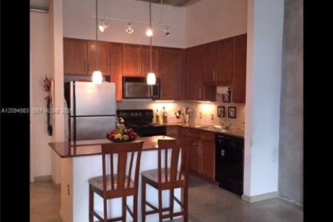 Condo in Miami, Florida, 1 bedroom  № 2386910 - photo 21