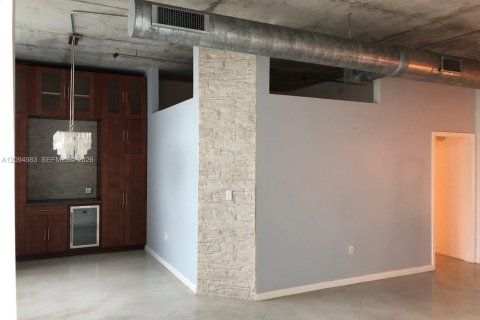 Condo in Miami, Florida, 1 bedroom  № 2386910 - photo 11