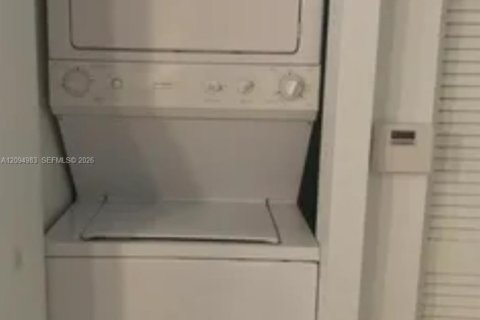 Condo in Miami, Florida, 1 bedroom  № 2386910 - photo 14