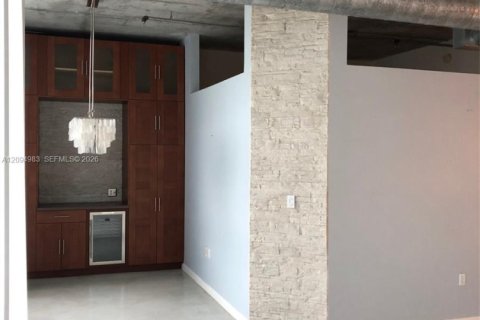 Condo in Miami, Florida, 1 bedroom  № 2386910 - photo 10