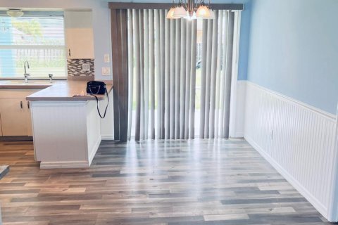 House in Port St. Lucie, Florida 4 bedrooms, 139.26 sq.m. № 2084140 - photo 5