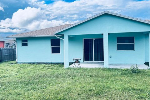 House in Port St. Lucie, Florida 4 bedrooms, 139.26 sq.m. № 2084140 - photo 16