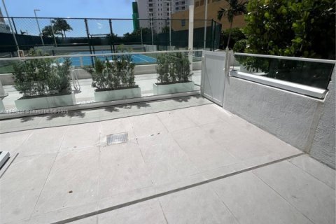 Condo in Miami, Florida, 2 bedrooms  № 1951085 - photo 27