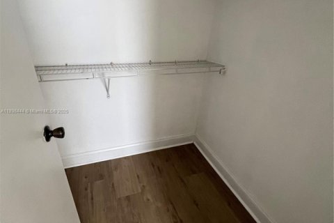 Condo in Miami, Florida, 2 bedrooms  № 1951085 - photo 19