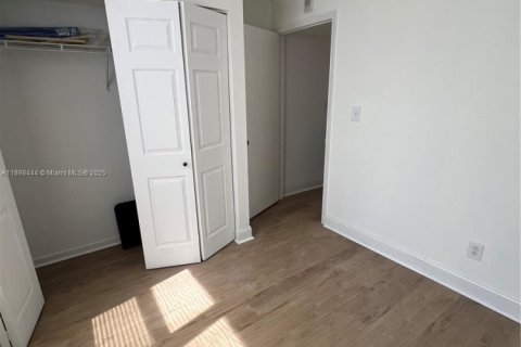 Condo in Miami, Florida, 2 bedrooms  № 1951085 - photo 16