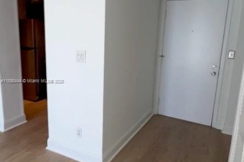 Condo in Miami, Florida, 2 bedrooms  № 1951085 - photo 21