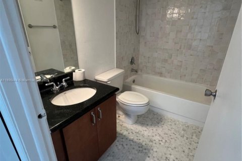 Condo in Miami, Florida, 2 bedrooms  № 1951085 - photo 23