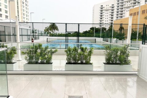 Condo in Miami, Florida, 2 bedrooms  № 1951085 - photo 25