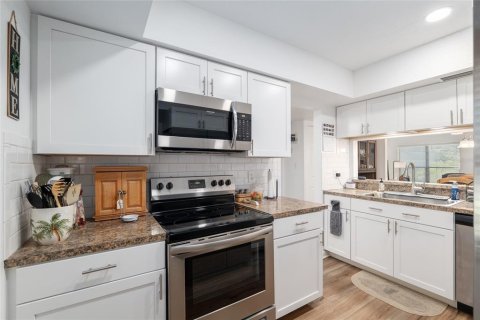Touwnhouse à vendre à Ocala, Floride: 2 chambres, 118.73 m2 № 1725269 - photo 11