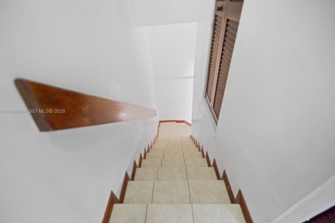 Townhouse in Miami, Florida 4 bedrooms, 145.67 sq.m. № 2001877 - photo 8