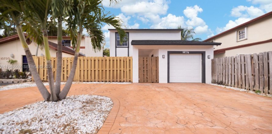 Townhouse in Miami, Florida 4 bedrooms, 145.67 sq.m. № 2001877