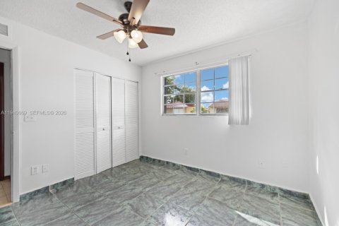 Townhouse in Miami, Florida 4 bedrooms, 145.67 sq.m. № 2001877 - photo 9