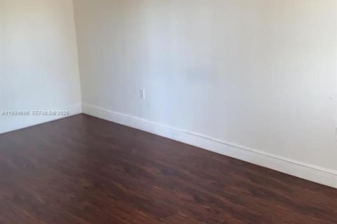 Condominio en alquiler en Cutler Bay, Florida, 2 dormitorios, 75.16 m2 № 1992849 - foto 5