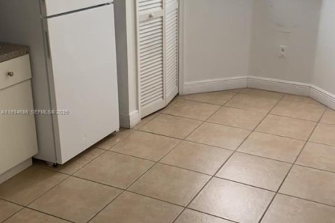 Condominio en alquiler en Cutler Bay, Florida, 2 dormitorios, 75.16 m2 № 1992849 - foto 3