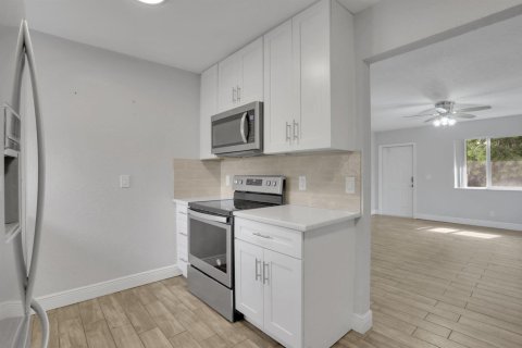 Immobilier commercial à vendre à Delray Beach, Floride: 156.26 m2 № 2251519 - photo 9