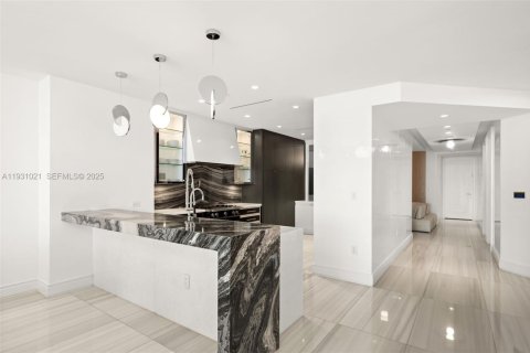 Condo in Sunny Isles Beach, Florida, 4 bedrooms  № 1989757 - photo 8