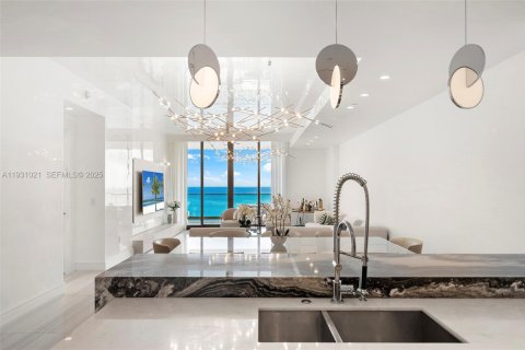 Condo in Sunny Isles Beach, Florida, 4 bedrooms  № 1989757 - photo 7