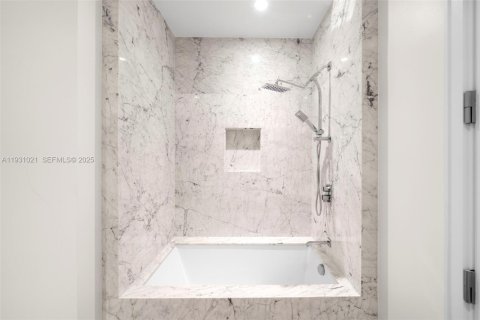 Condo in Sunny Isles Beach, Florida, 4 bedrooms  № 1989757 - photo 17