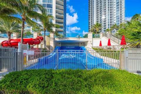 Condo in Sunny Isles Beach, Florida, 4 bedrooms  № 1989757 - photo 30