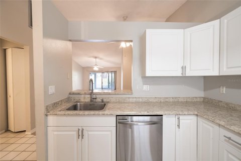 House in Palm Harbor, Florida 2 bedrooms, 90.67 sq.m. № 1905581 - photo 3
