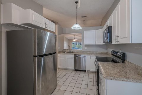 House in Palm Harbor, Florida 2 bedrooms, 90.67 sq.m. № 1905581 - photo 2