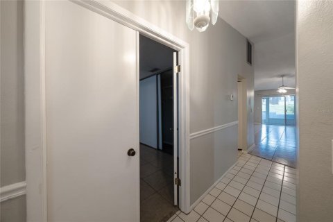 House in Palm Harbor, Florida 2 bedrooms, 90.67 sq.m. № 1905581 - photo 9