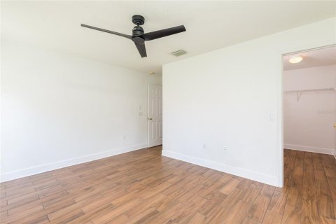 House in Seffner, Florida 3 bedrooms, 120.4 sq.m. № 1919159 - photo 11