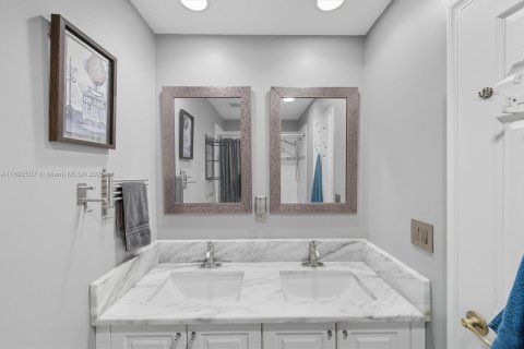 Townhouse in Coral Springs, Florida 3 bedrooms, 142.7 sq.m. № 1945133 - photo 27