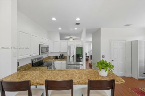 Townhouse in Coral Springs, Florida 3 bedrooms, 142.7 sq.m. № 1945133 - photo 8