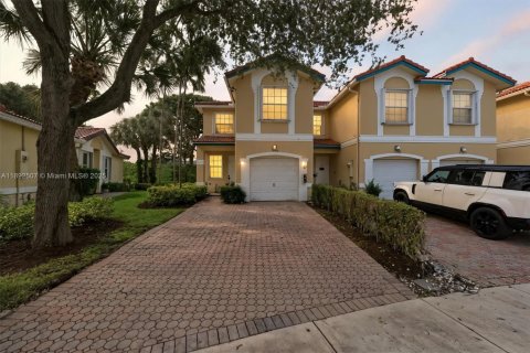 Townhouse in Coral Springs, Florida 3 bedrooms, 142.7 sq.m. № 1945133 - photo 2