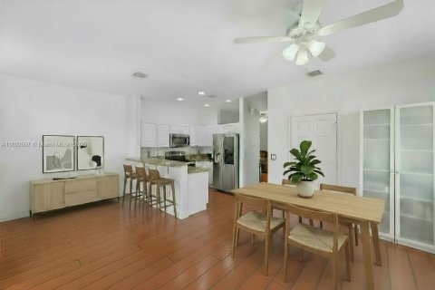 Townhouse in Coral Springs, Florida 3 bedrooms, 142.7 sq.m. № 1945133 - photo 9