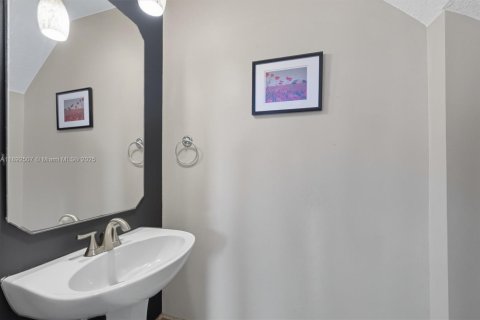 Townhouse in Coral Springs, Florida 3 bedrooms, 142.7 sq.m. № 1945133 - photo 28