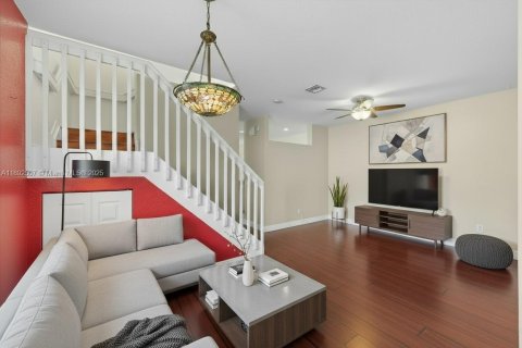 Townhouse in Coral Springs, Florida 3 bedrooms, 142.7 sq.m. № 1945133 - photo 6