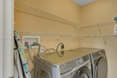 Townhouse in Coral Springs, Florida 3 bedrooms, 142.7 sq.m. № 1945133 - photo 29
