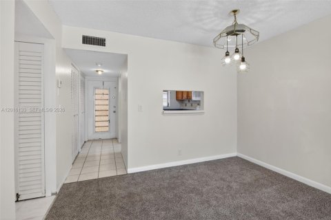 Condo in Sunrise, Florida, 2 bedrooms  № 2261593 - photo 15