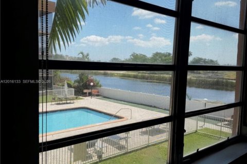 Condo in Sunrise, Florida, 2 bedrooms  № 2261593 - photo 22