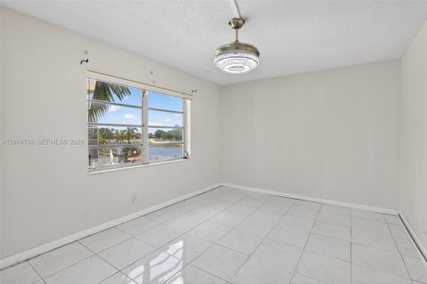 Condo in Sunrise, Florida, 2 bedrooms  № 2261593 - photo 20