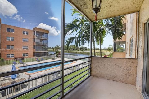 Condo in Sunrise, Florida, 2 bedrooms  № 2261593 - photo 3