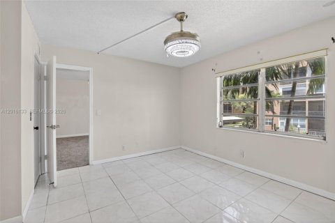 Condo in Sunrise, Florida, 2 bedrooms  № 2261593 - photo 26