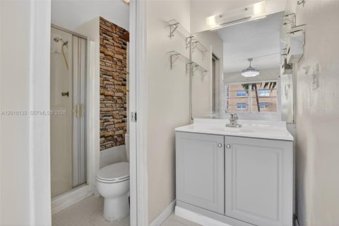 Condo in Sunrise, Florida, 2 bedrooms  № 2261593 - photo 27