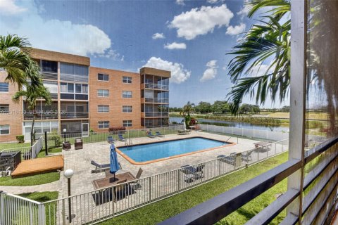 Condo in Sunrise, Florida, 2 bedrooms  № 2261593 - photo 30