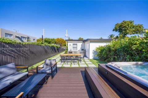 Propiedad comercial en venta en Miami, Florida, 149.11 m2 № 2000021 - foto 25