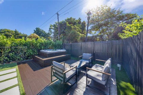 Propiedad comercial en venta en Miami, Florida, 149.11 m2 № 2000021 - foto 22